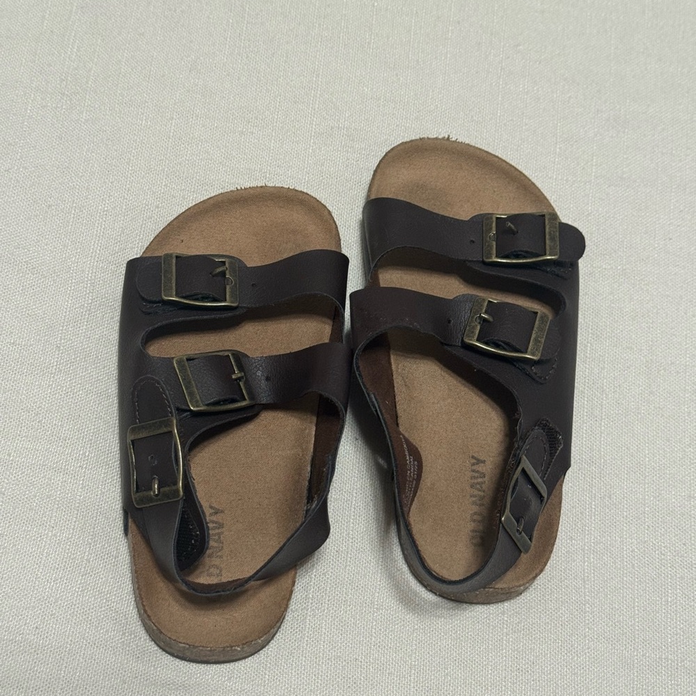 Excellent Pre-Loved Condition Boys Old Navy Brown Buckle Kids Sandals
